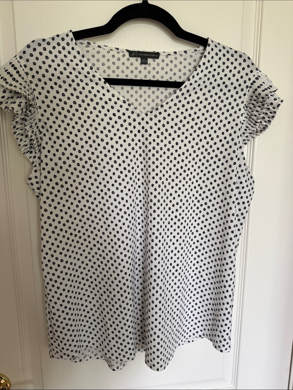 Adrianna Papell White & Black V-Neck Polka Dot Flutter Sleeve Top